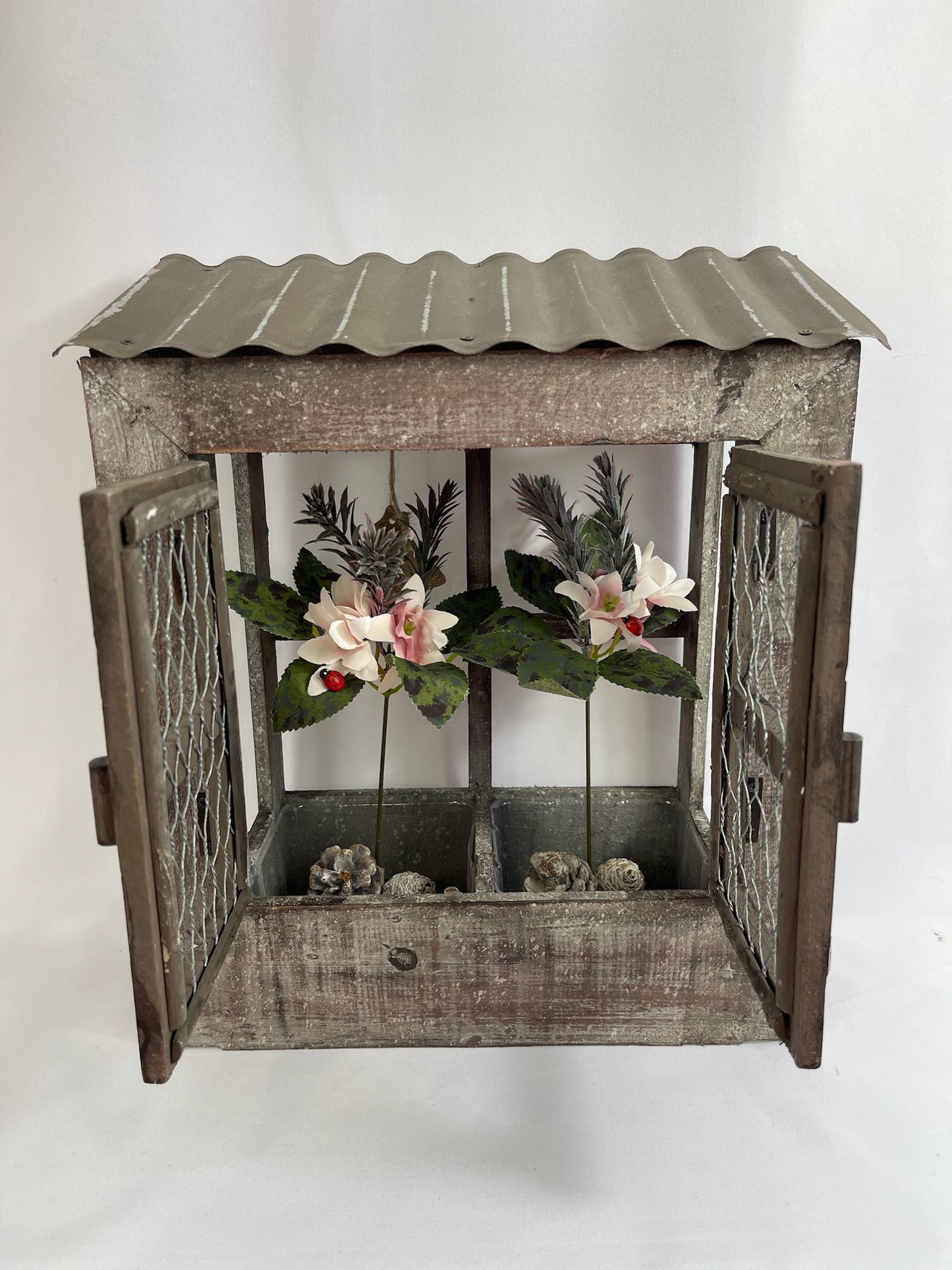 Casita Gris Vintage Floral - Elegancia Rústica